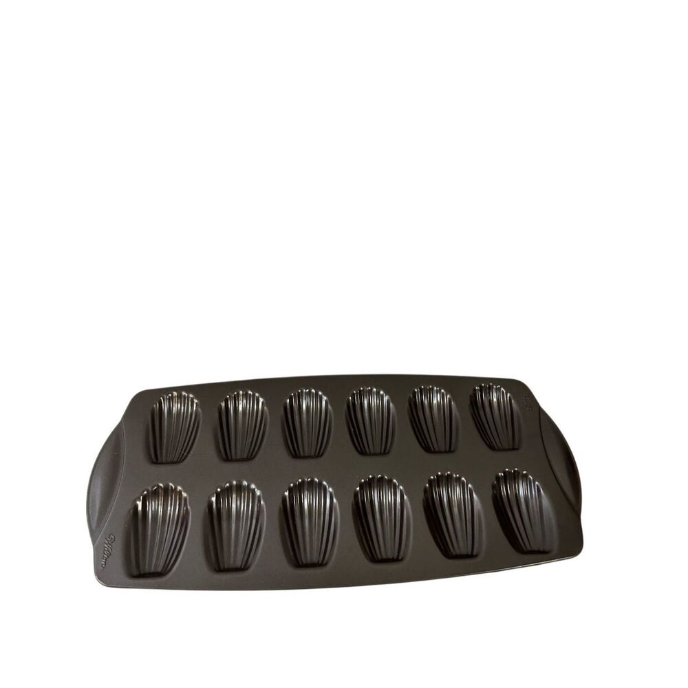 Wilton cake pan shell‎ shaped